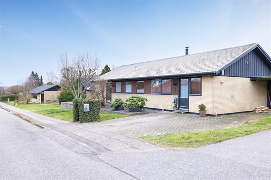 Højvangsvej 80 og 1 anden boliger er kommet til salg denne uge i Viby J - se boligerne her.