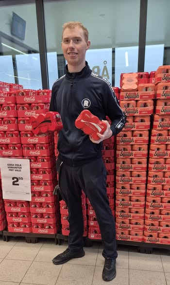 Rema 1000 Slots Bjergby lancerer vilde lokale tilbud med souschef og elever i front