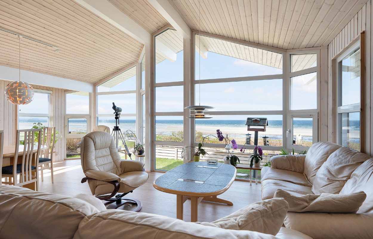 Skønt fritidshus i første parket til havet til salg hos EDC Trio