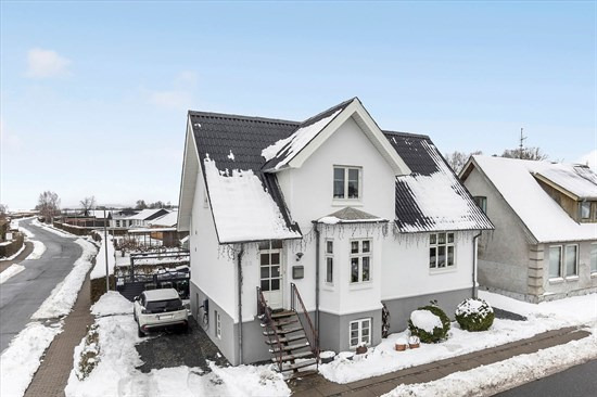 Hovedgaden 83 og 1 anden boliger er kommet til salg denne uge i Allingåbro - se boligerne her.