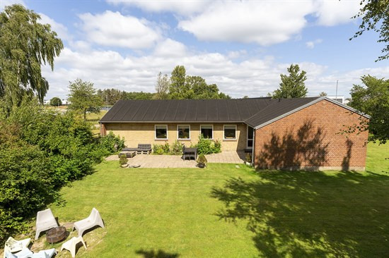 Til salg hos danbolig Nørresundby : Unik villa med historisk arv og naturskøn grund