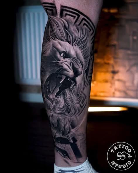 Tattoo Studio 96 præsenterer løvens styrke i black & grey masterpiece