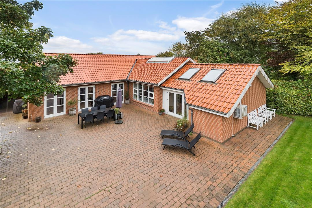 Lækkert hus med kva­li­tets­løs­nin­ger hele vejen igennem