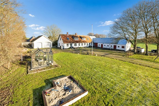 Luksusbolig netop kommet til salg i Skødstrup: Se hvad du skal smide for Skødstrups dyreste adresser her