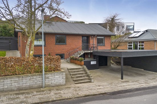 Villa på 141 etagemeter, med nyistandsat kælder i Seest