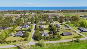 Maritimt sommerhus i Sønderklit, Lyngså tilbyder uovertruffen nærhed til stranden