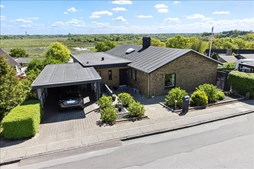 Familievilla med fantastisk udsigt, god planløsning og skønne udearealer