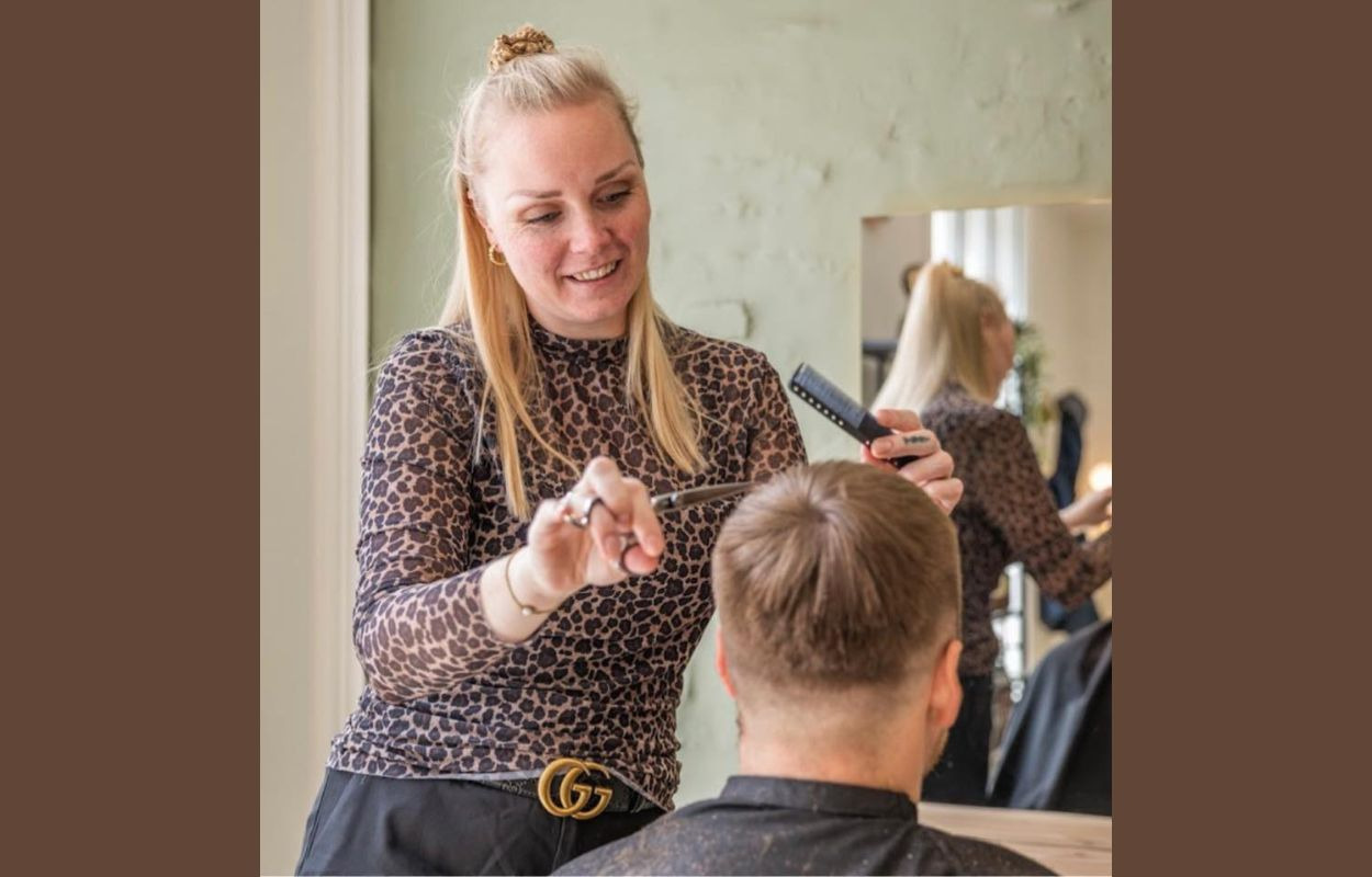 Tenna Linding: Frisør med passion og dedikation i hjertet af Varde