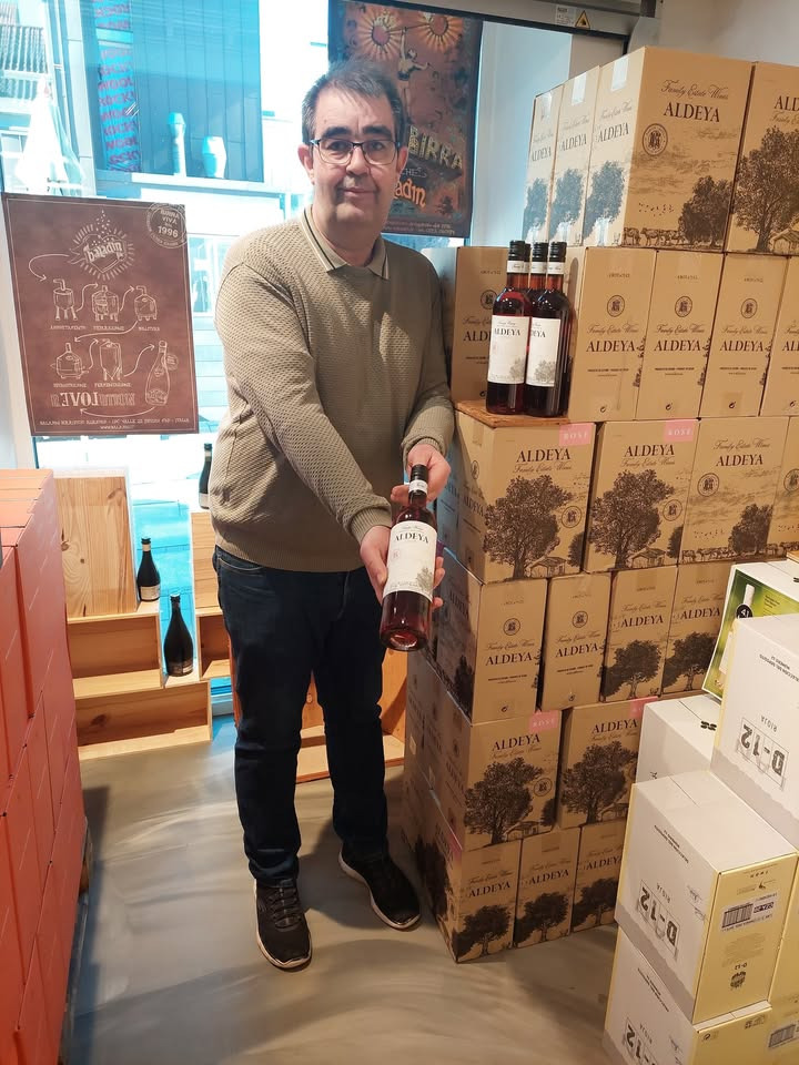 Fredericia Vinhandel sænker prisen på populær rosévin til rosévejret i Fredericia