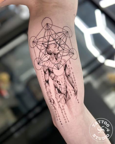 Tattoo Studio 96 Aalborg præsenterer detaljeret geometrisk tatovering lavet af Eugene