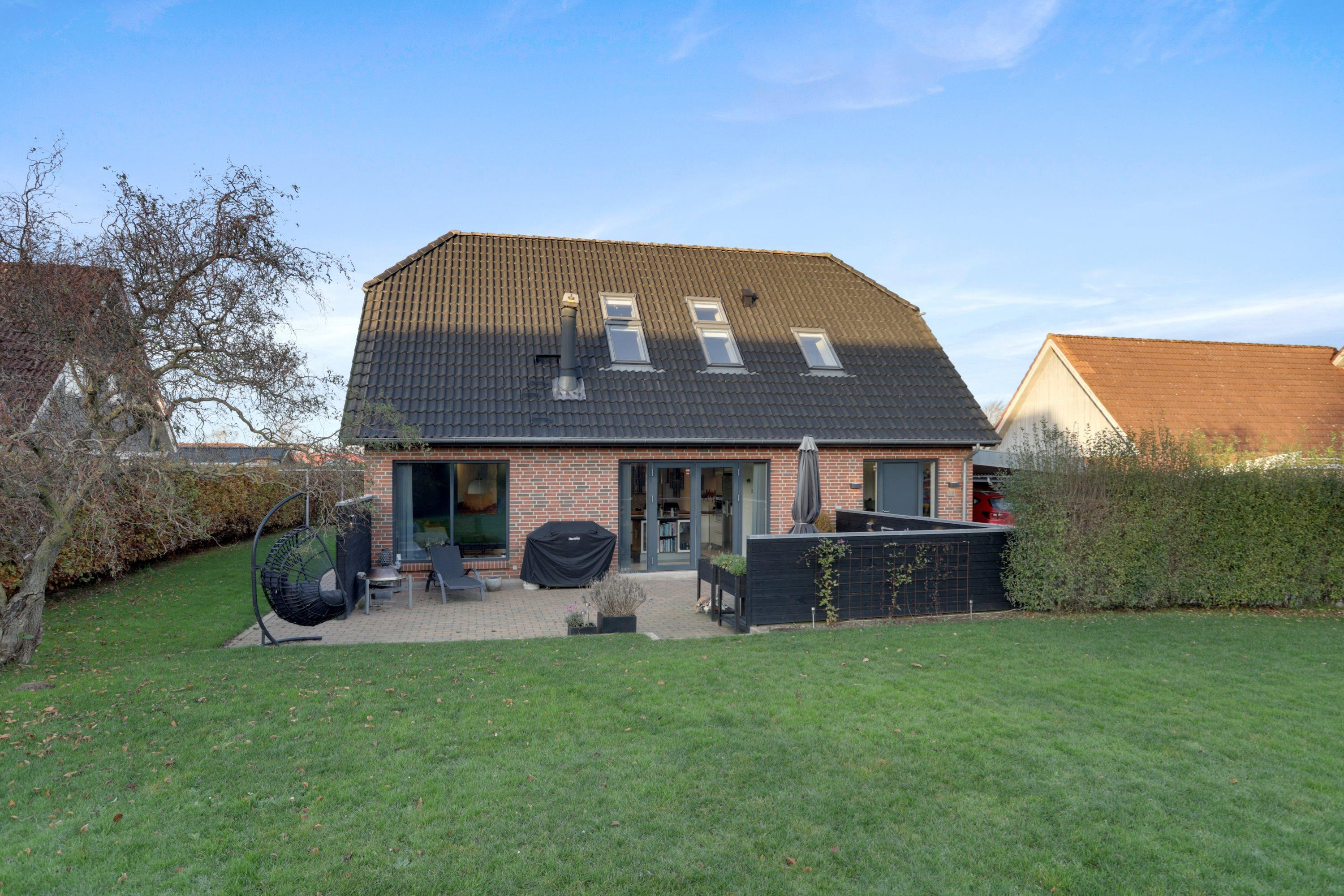 Indbydende villa fra 2008 i roligt og børnevenligt kvarter