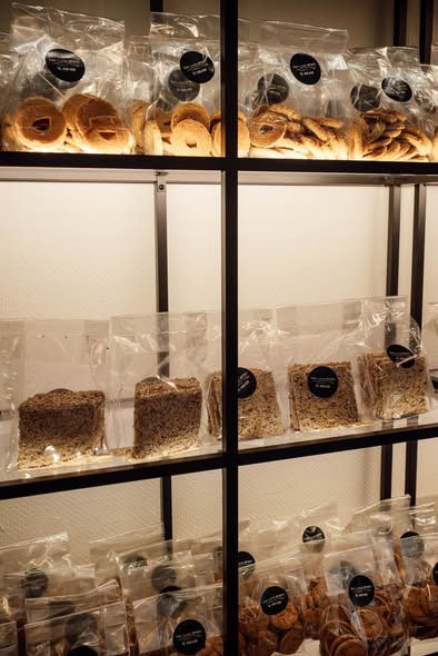 Det Lune Brød har fyldt reolen med knækbrød, rugbrødschips og småkager