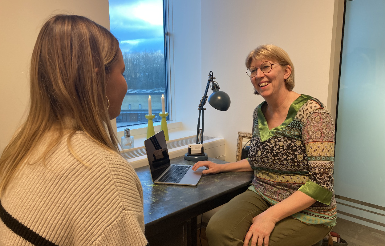 Mød Ulla Nørgaard - Den lokale og erfarne akupunktør, der skaber balance og velvære