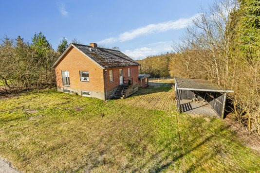 Charmerende villa med plads til familien, have og ideel beliggenhed.