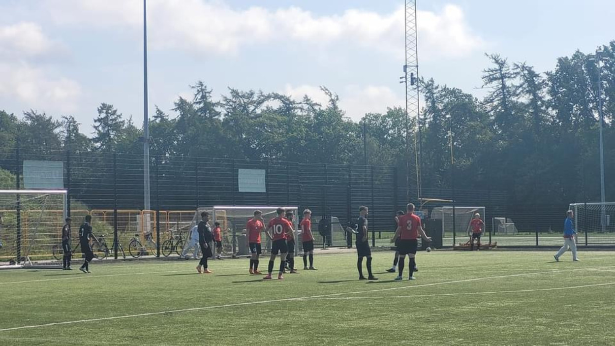 Dommeren udeblev da AB Tårnby tabte efter en sand rodebutik af en kamp