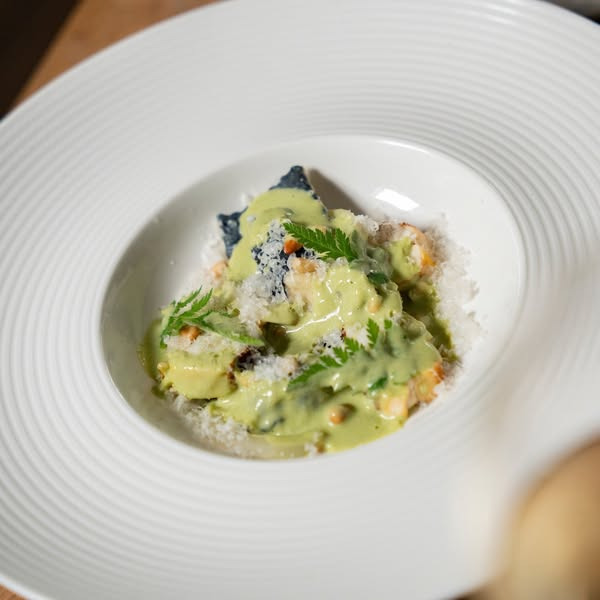 Spis en 2-retters menu hos Restaurant Under Klippen til kun 350 kr.