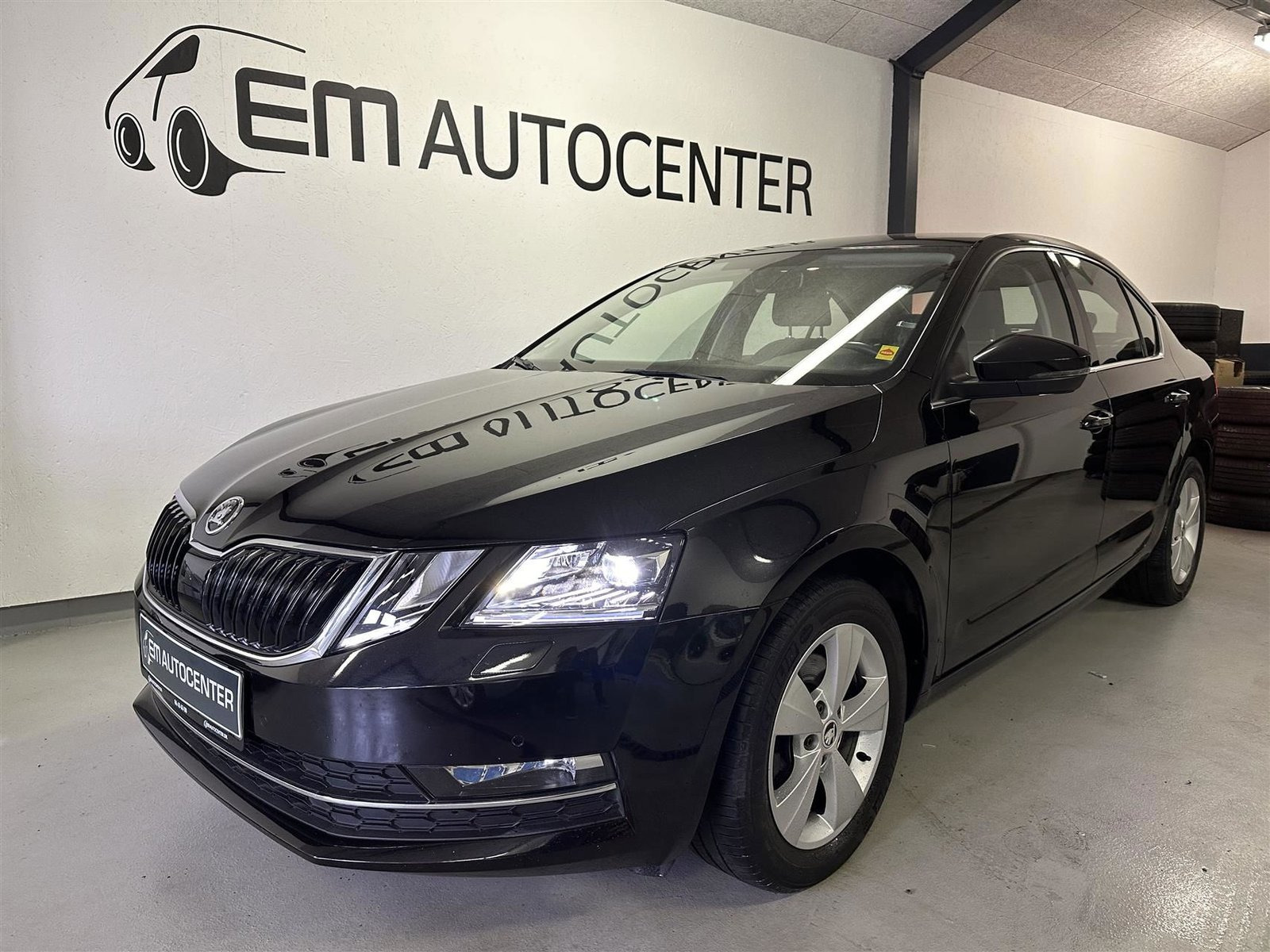 Skoda Octavia: Den perfekte bil til din næste rejse hos EM Autocenter ApS