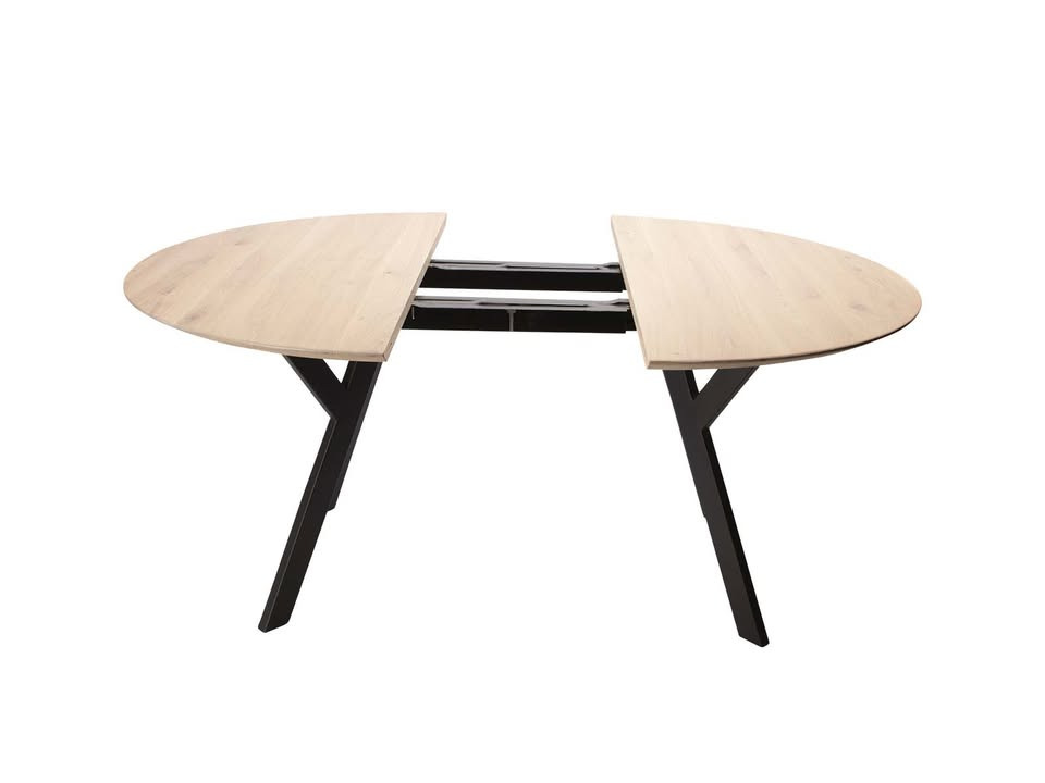 Hovelind Møbler tilbyder rabatteret rundt plankebord med valgfri stilarter og udtræk mulighed