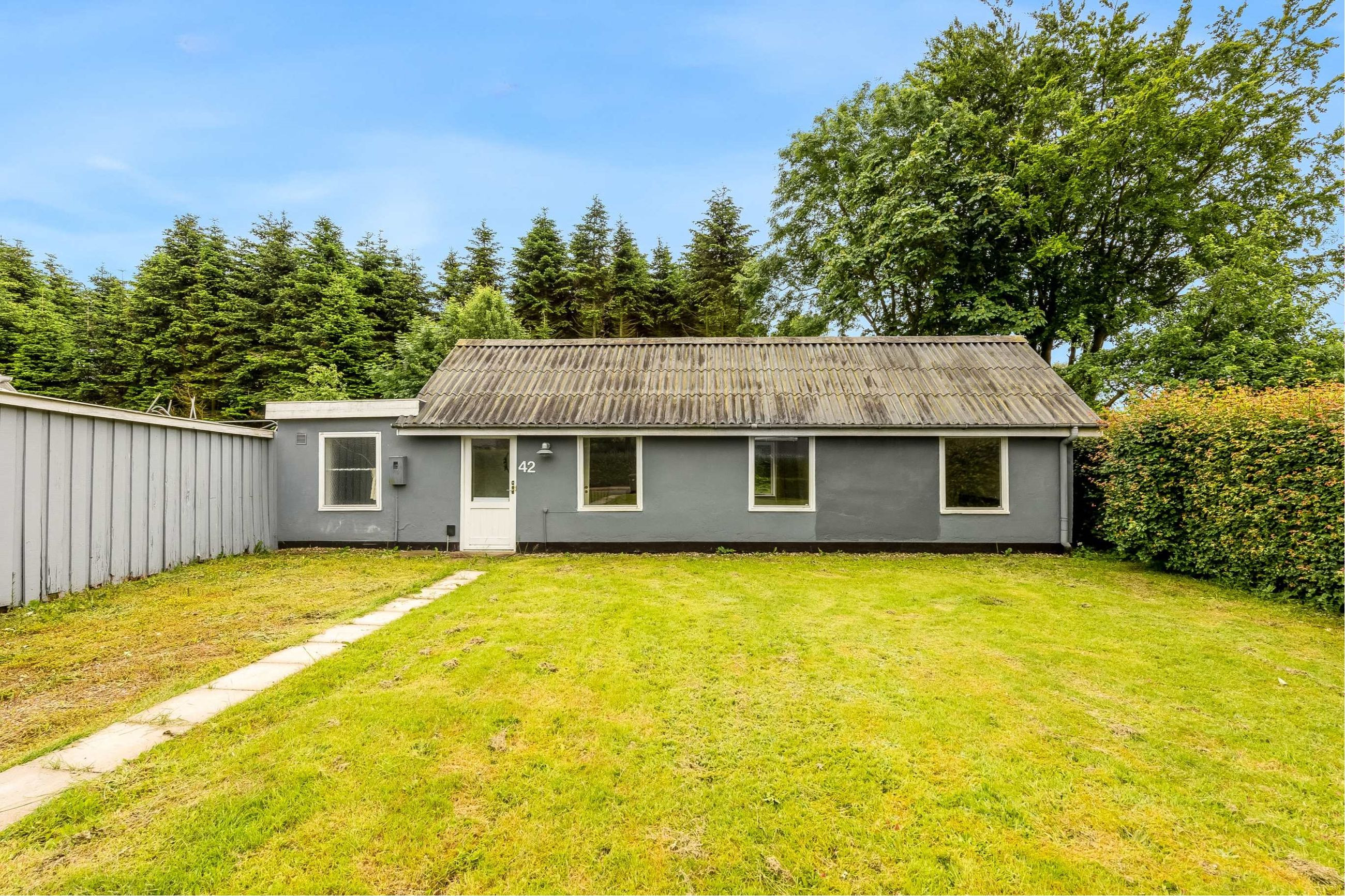 Til salg hos EJENHOLM BOLIG & ERHVERV: SKØN BOLIG I NATURRIGE OMGIVELSER I LØJT KIRKEBY