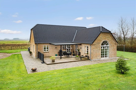 Nedervej 12 og 3 andre boliger er kommet til salg denne uge i Ulfborg - se boligerne her.