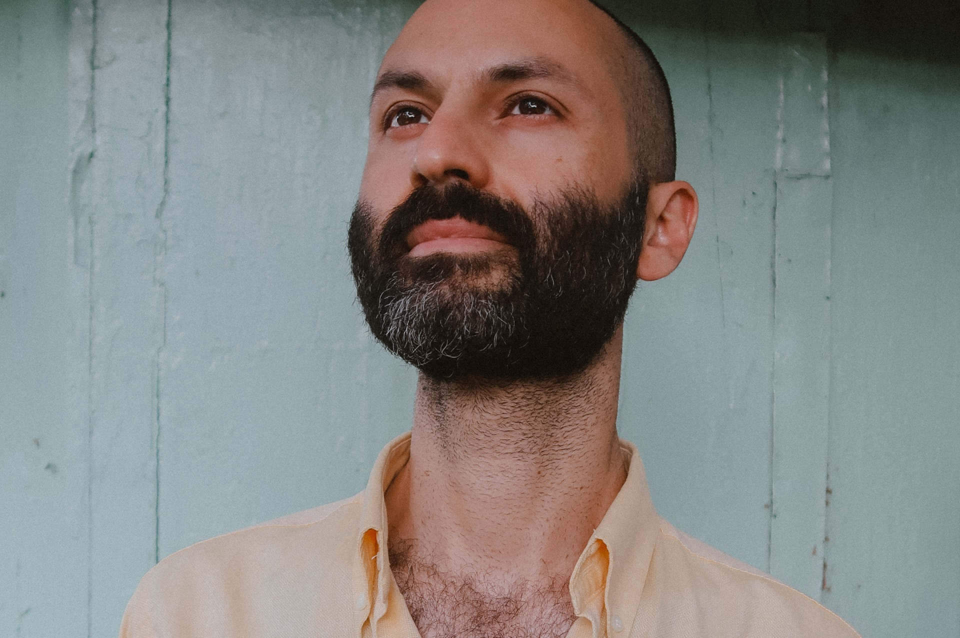 Oplev Karma Nesci's musikalske rejse i Mo's hyggelige stue