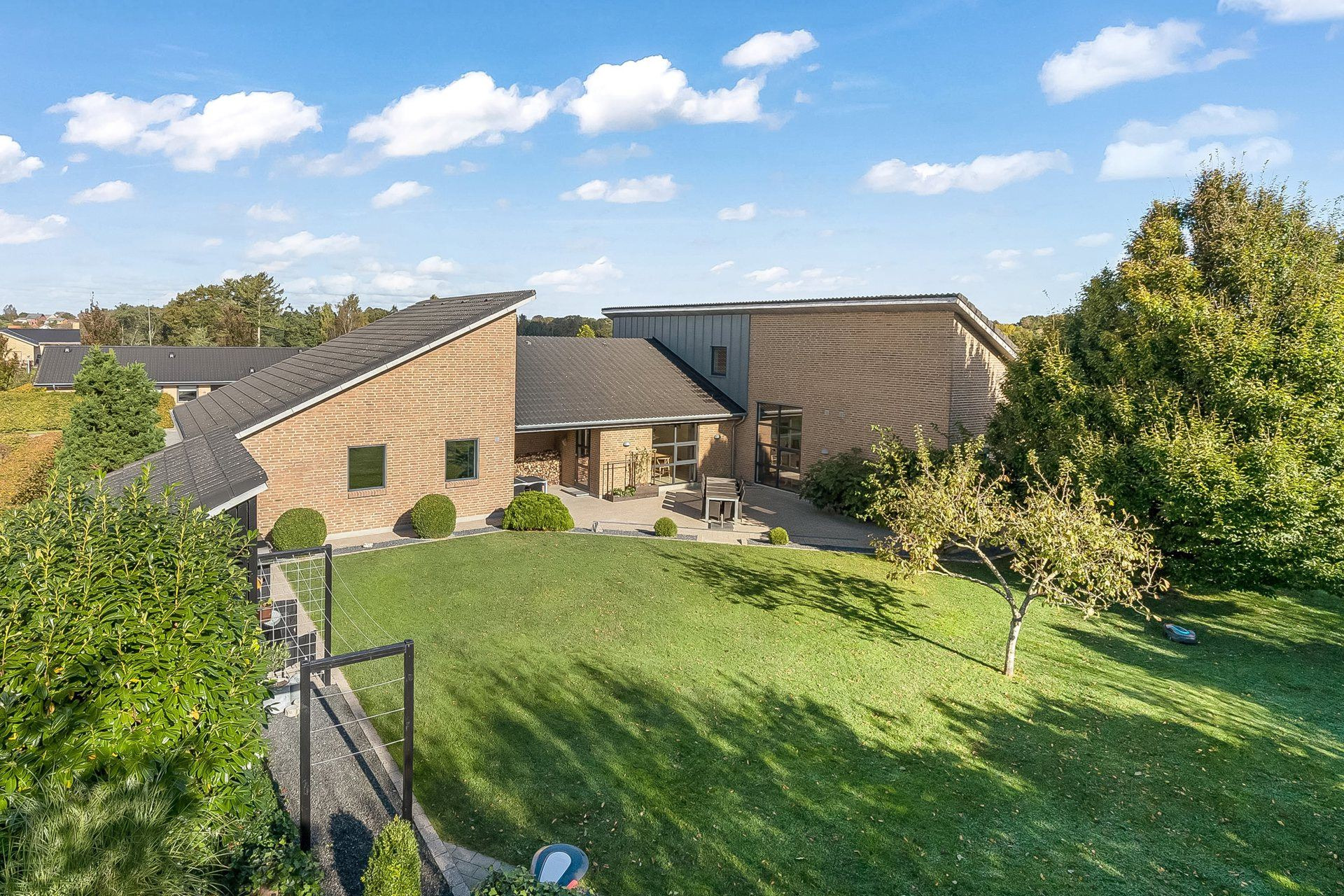 En ren boligdrøm på [m² på dyreste bolig] m² til 3,9  mio. kroner er nu komme til salg i Egtved: Se hvor de dyreste boliger til salg i Egtved er