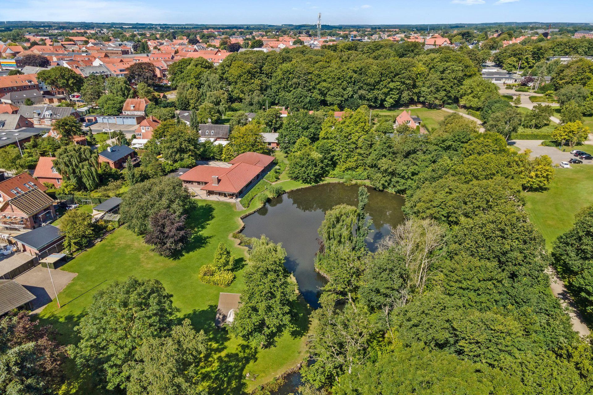 Eksklusiv bolig for 3,998 mio. kroner er netop kommet til salg i Varde - Se den og de dyreste boliger her