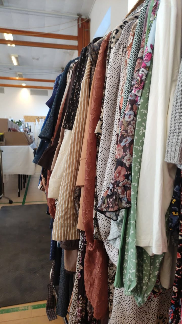 Rie & Henrik's Tøjbiks inviterer til live salg fra butikken