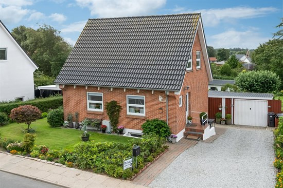 Til salg hos Estate Boligmægleren Tårs: Murermestervilla i god stand