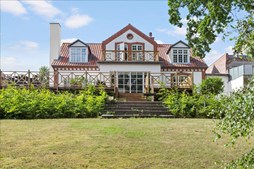 Enestående og herskabelig villa
(Få et levende indtryk - se den flotte 3D-film under nyttige links)