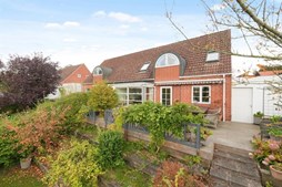 Kelsted 129 og 1 anden boliger er kommet til salg denne uge i Veksø Sjælland - se boligerne her.