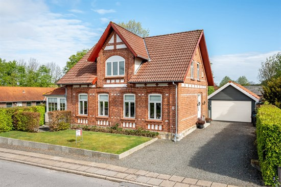 Top 6 over dyreste boliger til salg i Rødding. Priser op til 4.675.000 kr