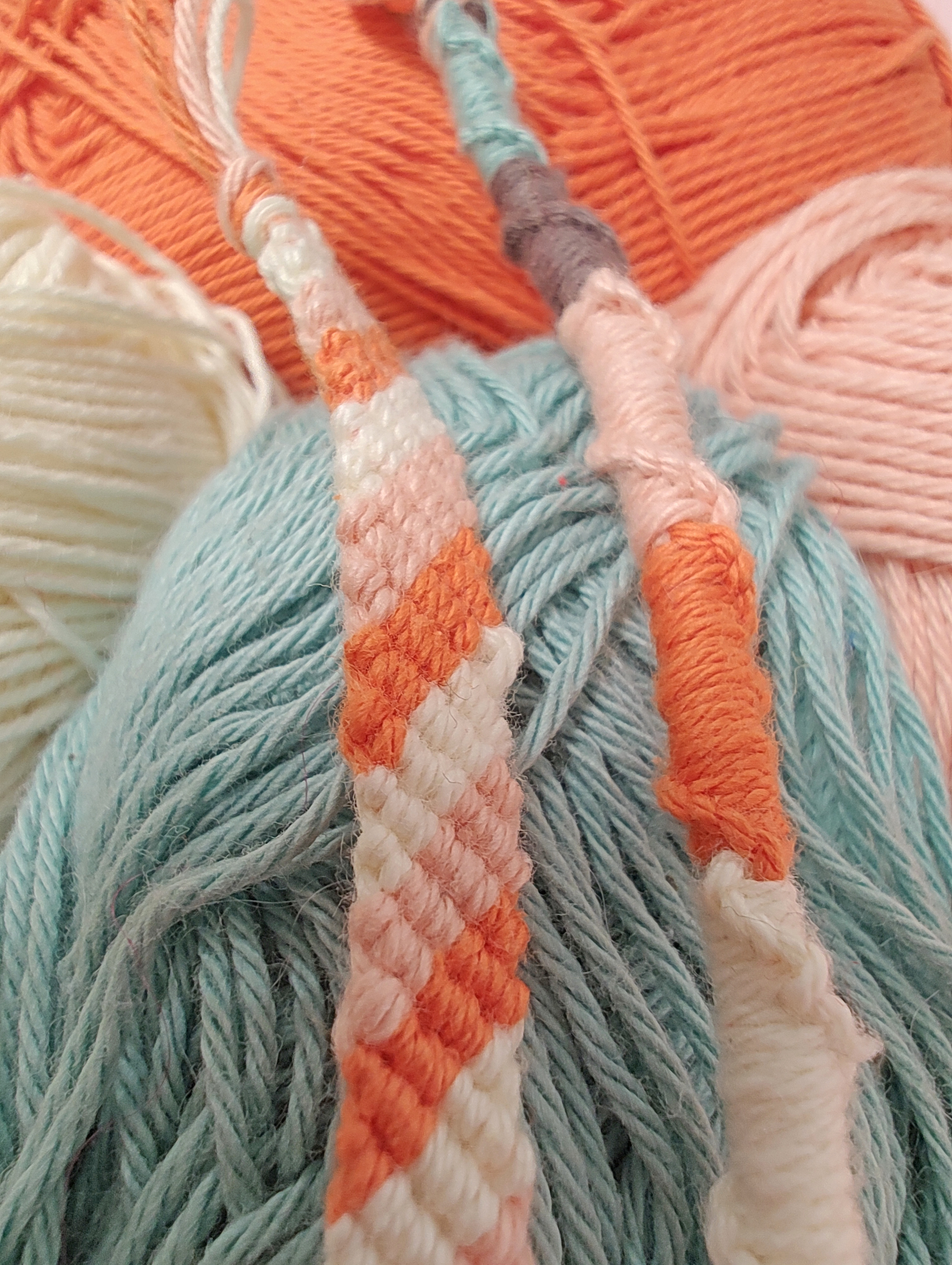 Kreativ knytning på Løkken Bibliotek: Slip fantasien løs