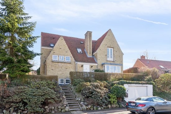 Prins Valdemars Vej 28 og 2 andre boliger er kommet til salg denne uge i Gentofte - se boligerne her.