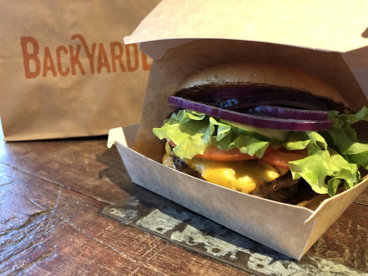 BackyardBurger Viborg gør take away nemt og hurtigt for sultne kunder