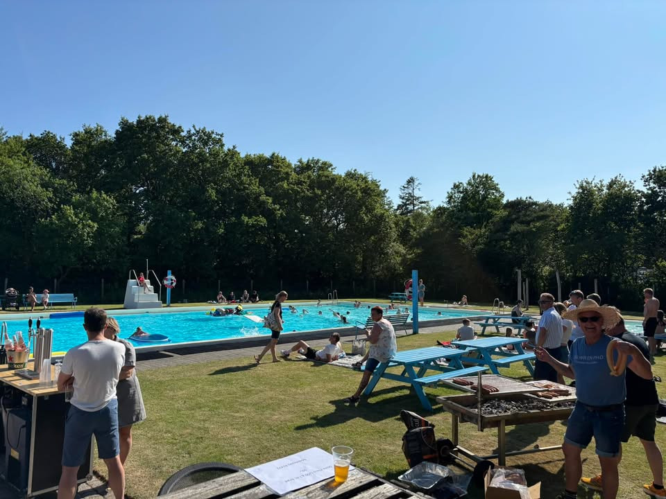 Pool party hos Mejrup Kultur- og Fritidscenter med gratis is til alle gæster