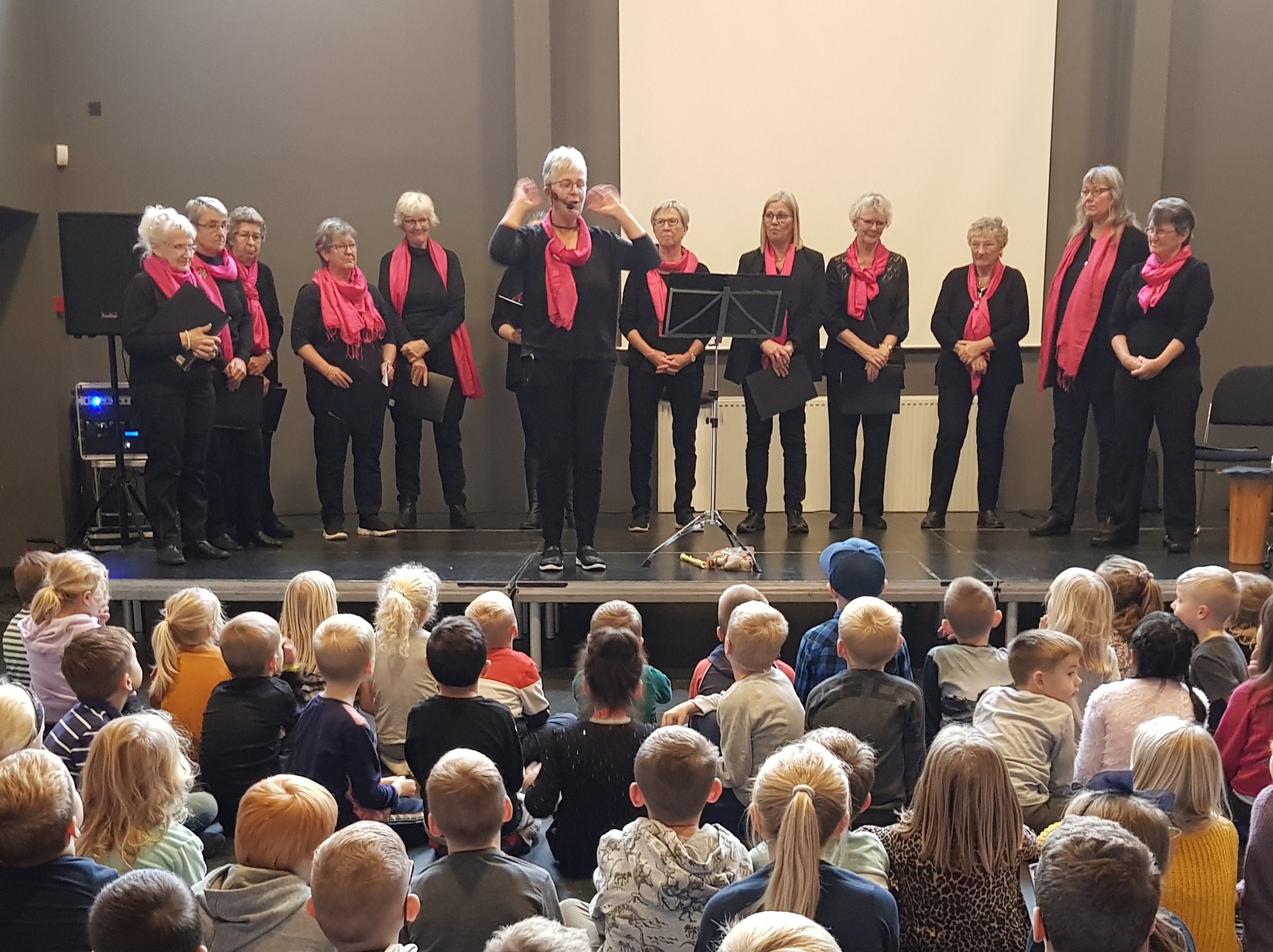 Fejr den danske sangskat med Give Egnskor