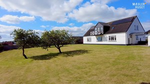 Stilfuld og rummelig villa med havudsigt på N C Nielsensvej i Sæby