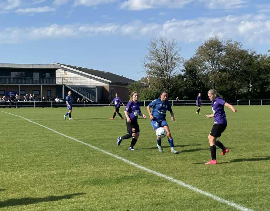 Tæt kamp ender ørkenvandring for Hjerting IF Kvinder i lørdagsduel mod Hviding IF/Ribe BK