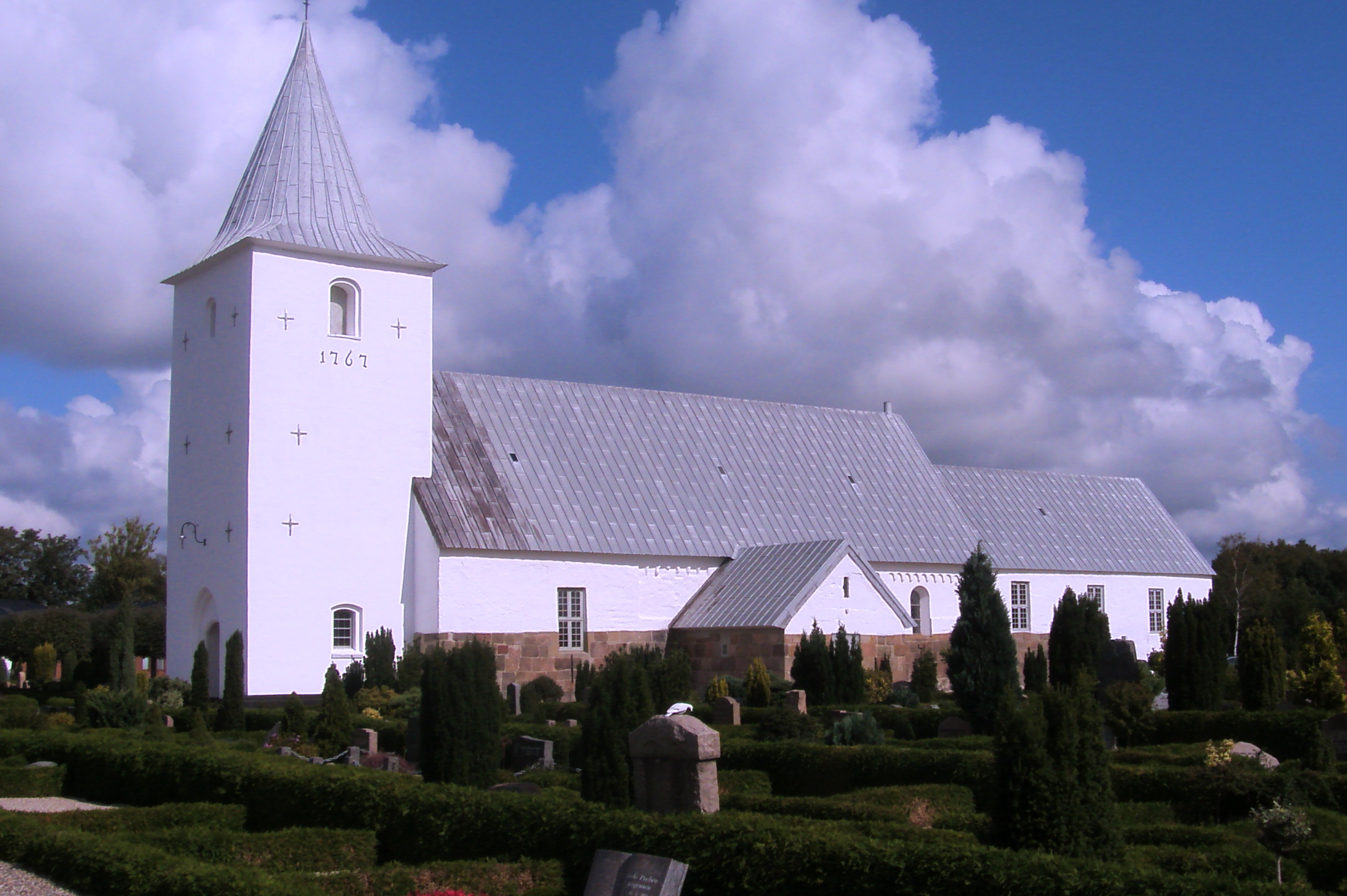 Agnete Brinch deler kunstneriske fortolkninger i Aal Kirke