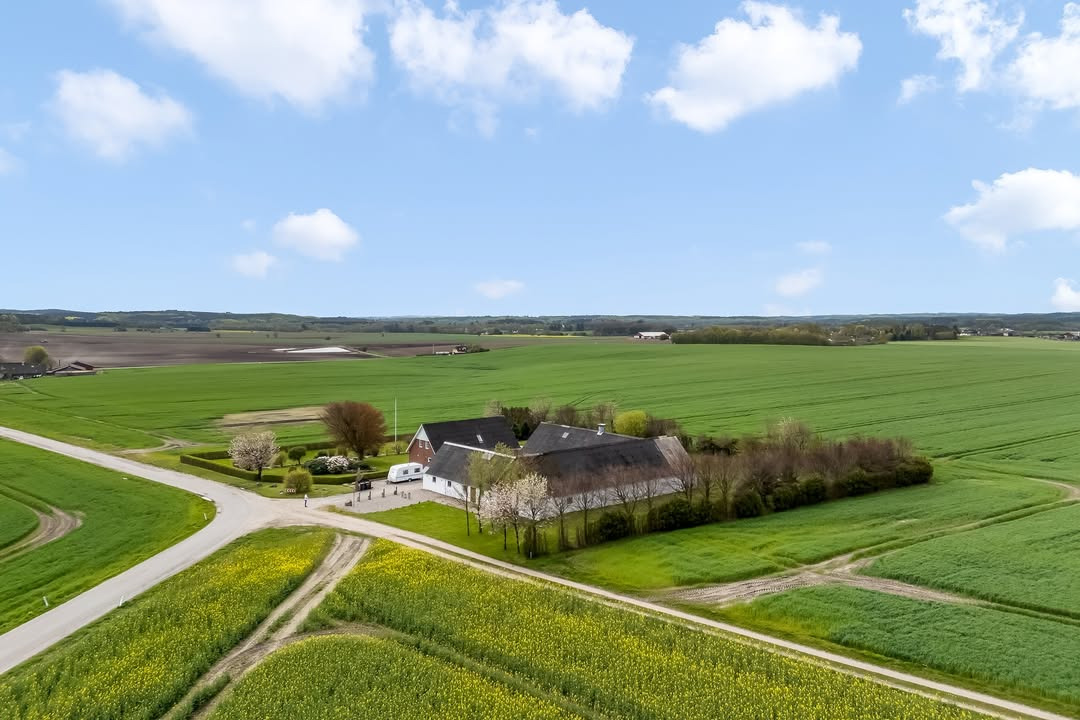 EDC Støvring præsenterer charmerende landejendom på Stubberhøjvej i Skørping