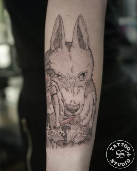 Tattoo Studio 96 Aalborg viser Alexys tatoveringsdesign med ulv og anime-elementer