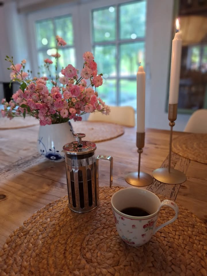 Lux By Jakobsen viser dagens look og arbejder bag kulisserne på lukket tirsdag