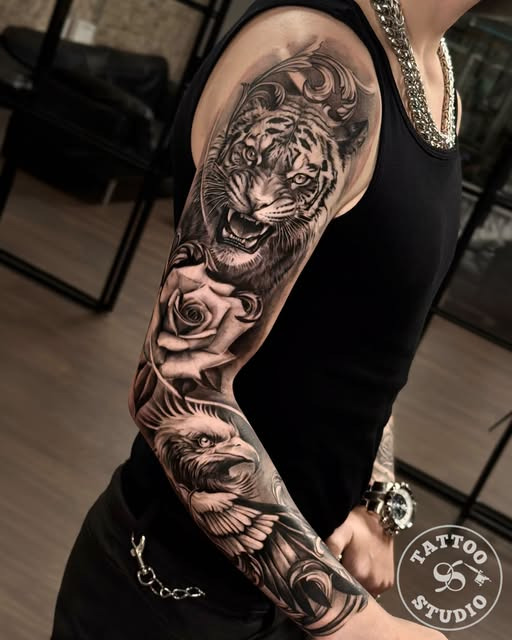 Tattoo Studio 96 Aalborg viser et detaljerigt Black & Grey-sleeve af Anastasiia