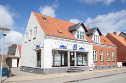 Helge Smidt - Din Lokale Ejendomsmægler i 9900