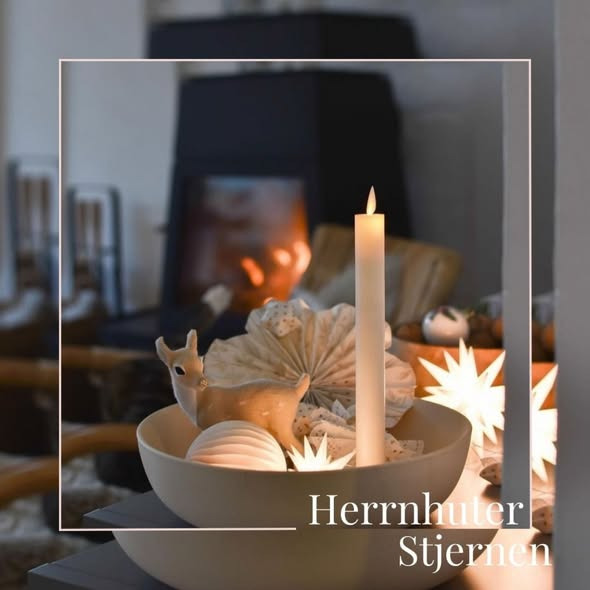 Herrnhuter-stjerner lyser op i Hjerm Kunstgalleri