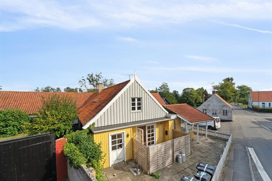 Pedersker Hovedgade 1 er til salg for kun 345.000 kr.: Se de billigste boliger til salg i Aakirkeby her