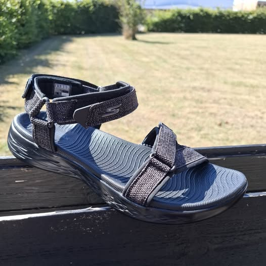 Elling Sko tilbyder rabat på Skechers sandal GO indtil 22. august 2025