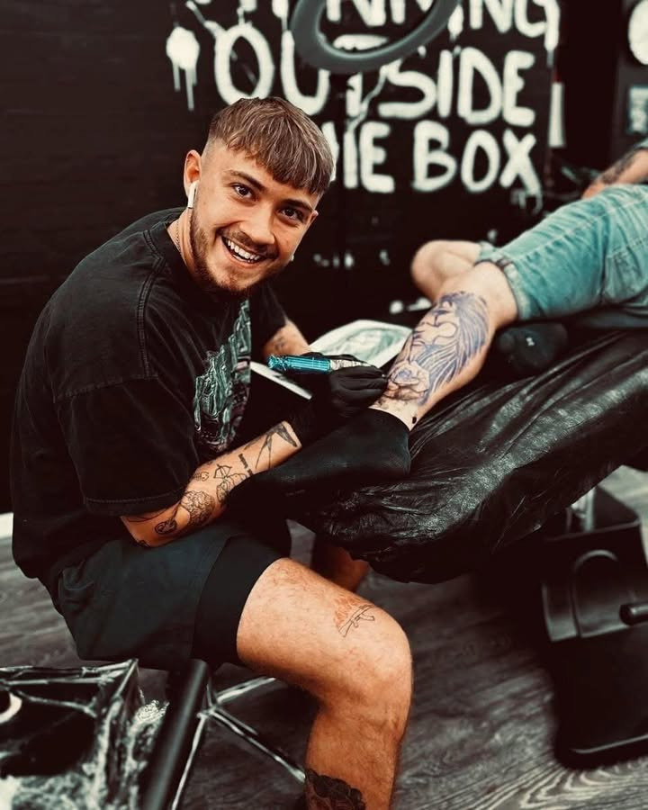 Mads hos Mr. & Mrs. Tattoo oplever stor efterspørgsel – book nu inden kalenderen fyldes
