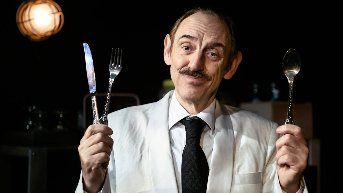 Oplev "Restaurant Europa" på Teater Momentum